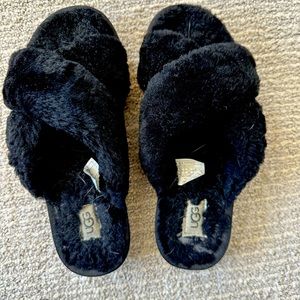 Black Ugg fuzzette slippers